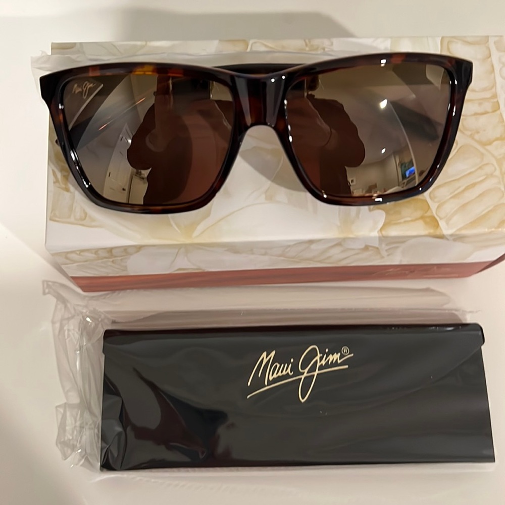 Brand New Maui Jim Cruzem Tortoise Sunglasses. Includes box and case.